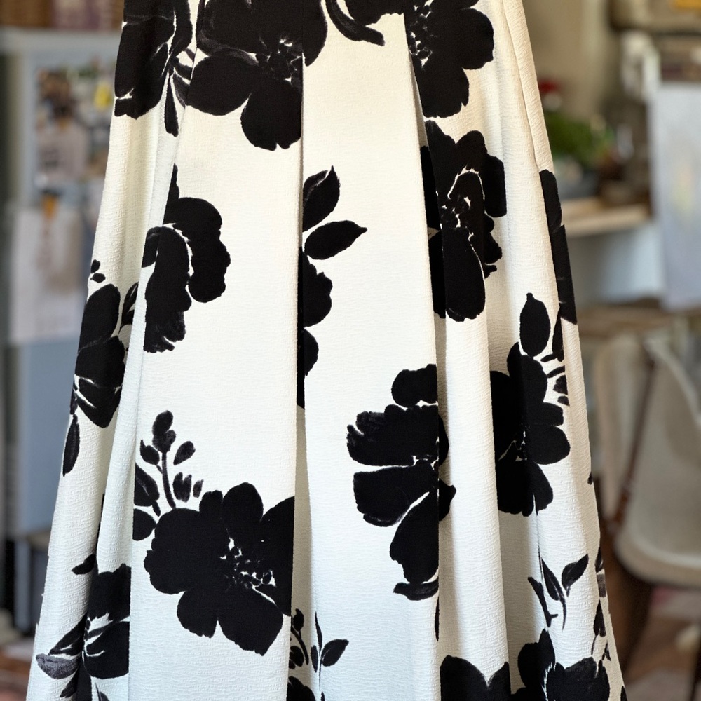 White House Black Market Ivory and Black Floral A-Line Skirt
